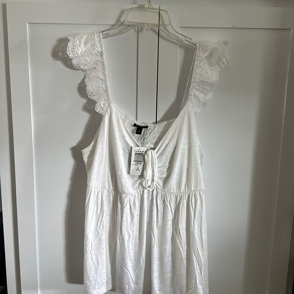 Torrid Brand New Slub Sweetheart Ruffle Eyelet Shoulder Tie Detail Tank Size 2
